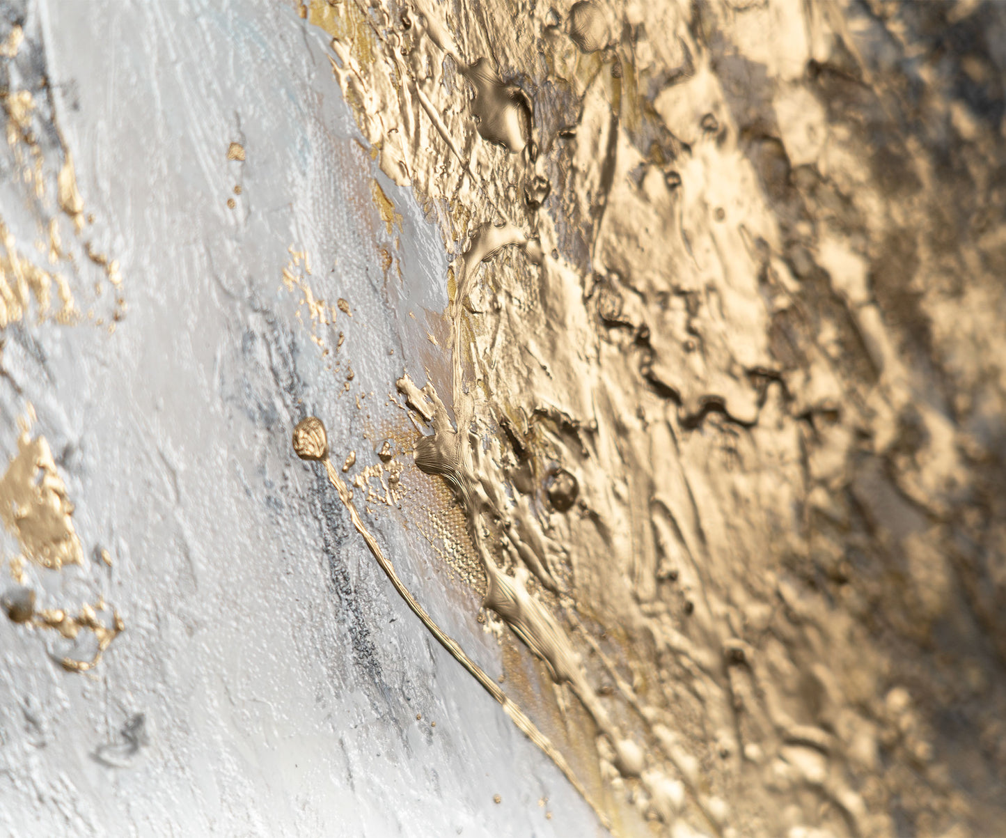 Malen mit Acrylfarbe auf Leinwand mit Rahmen