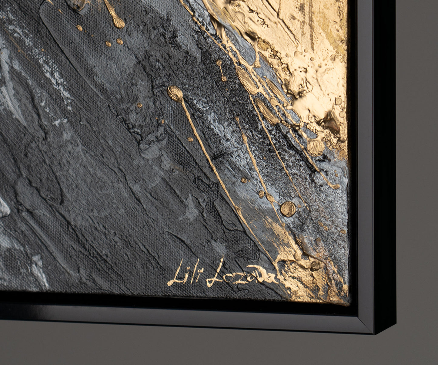 Malen mit Acrylfarbe auf Leinwand mit Rahmen